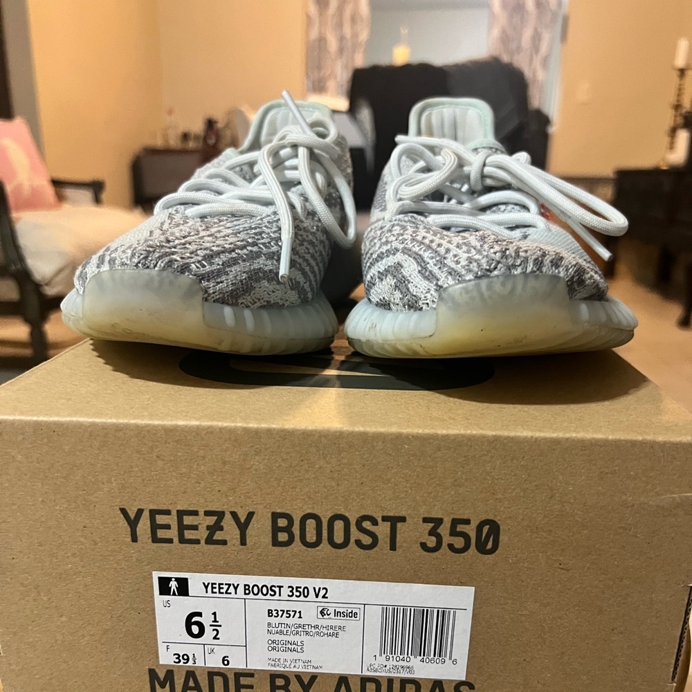 BRAND NEW YEEZY BOOST 350 V2